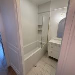 Coiffeuse élégante dans un intérieur moderne